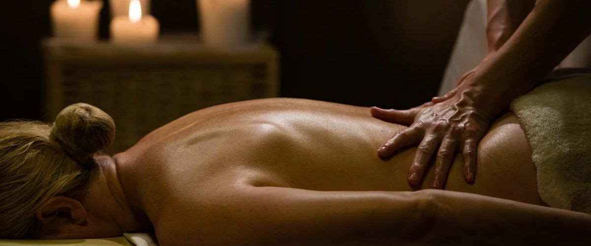 Les Bienfaits des Massages Sensuels pour Renforcer la Complicité de Couple